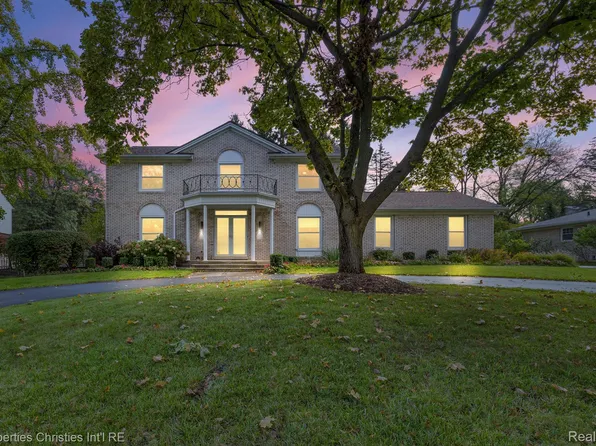 5327 Old Pond Way, West Bloomfield, MI 48323