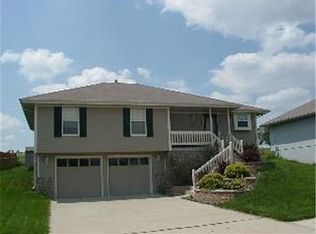118 S Darrowby Dr, Raymore, MO 64083