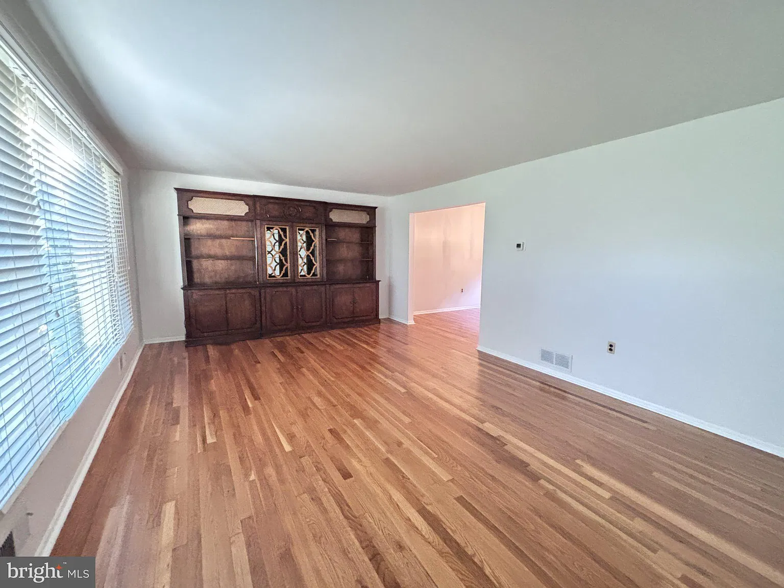 4 bed, 2.5 bath, 2208 sqft, $3,995 — Photo 2