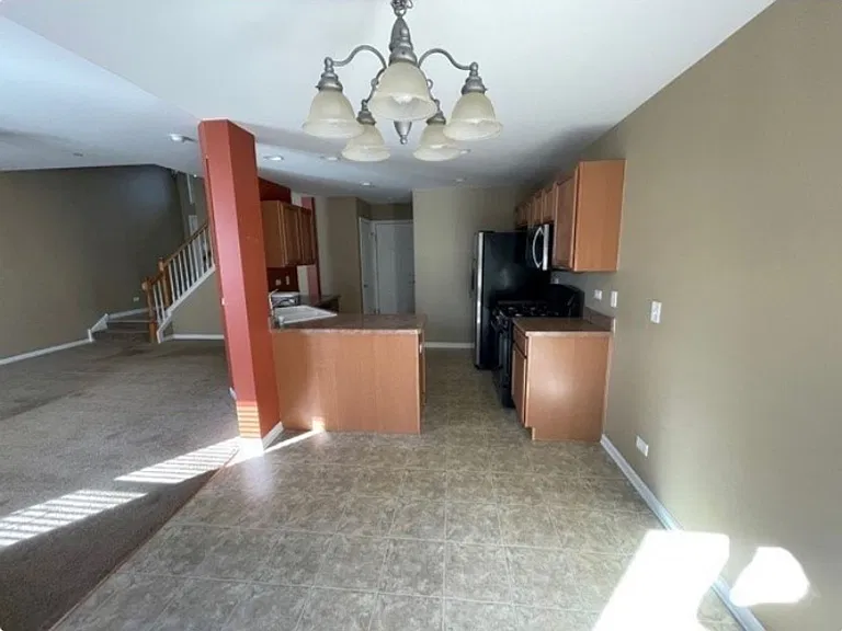 1403 Crimson Ln — Photo 4