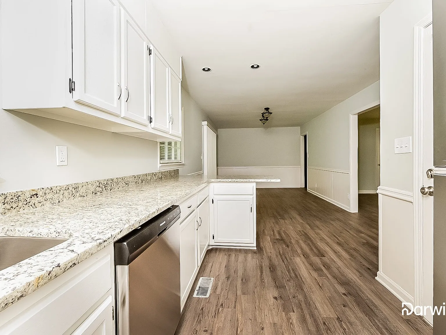 3 bed, 2.0 bath, 1272 sqft, $1,965 — Photo 3