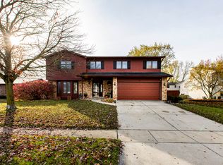 32 Gloucester Cir, Bloomington, IL 61704