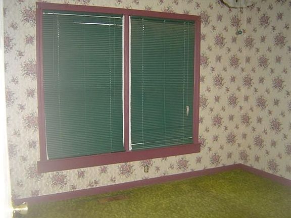 4th image of 142 Clover Dr SW