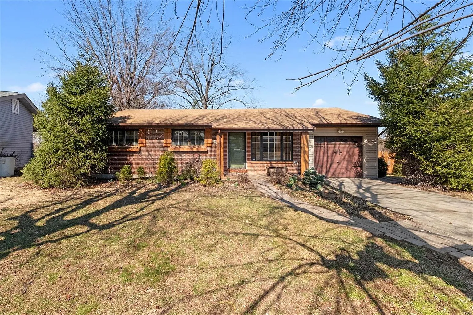 4735 Heberlie Dr photo 1