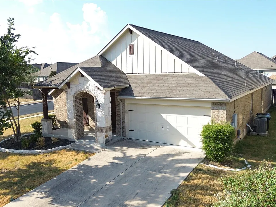 1000 Farm House Cv