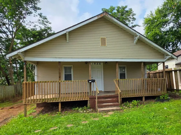 1926 E Cairo St, Springfield, MO 65802