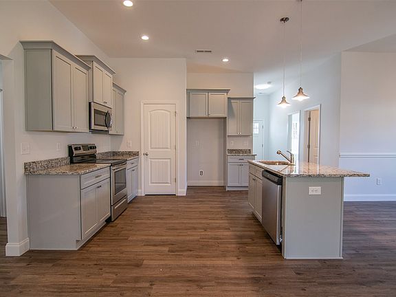 5th image of 1027 Wildwood Ln
