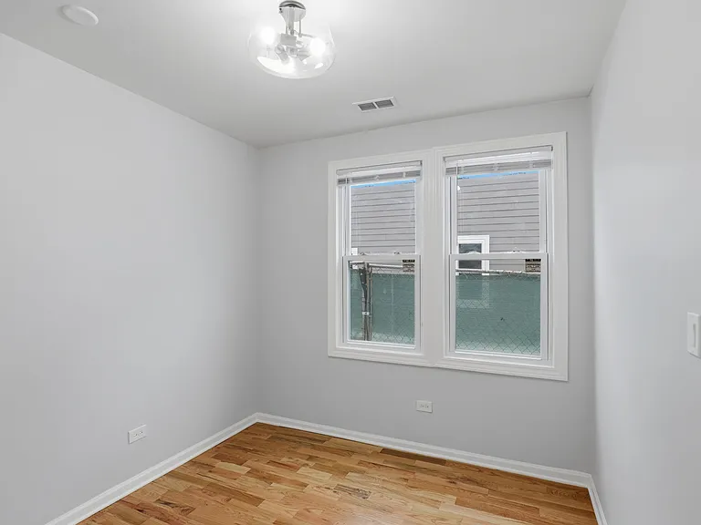 5256 S Carpenter St #1 — Photo 8