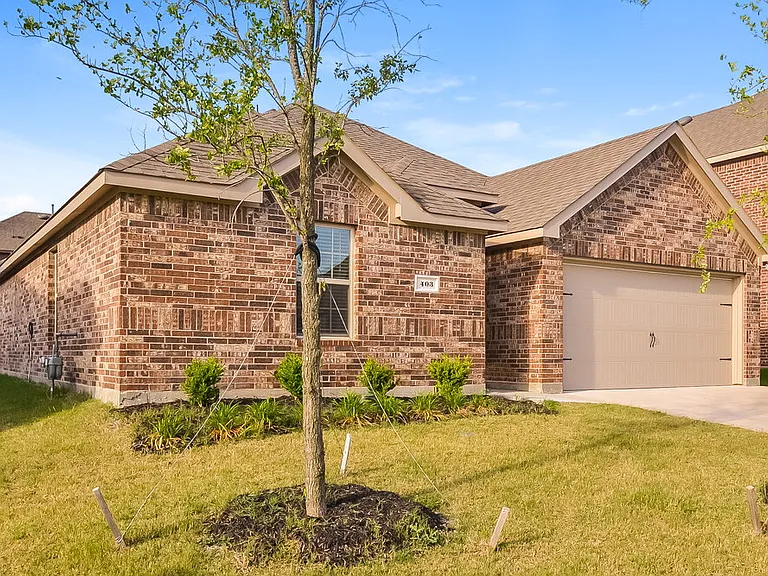 403 Gallop Dr — Photo 4