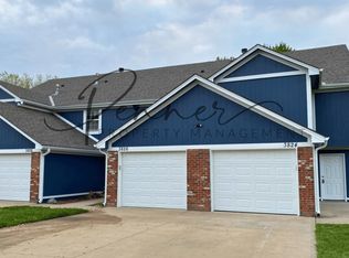 3826 SW Harbor Dr, Lees Summit, MO 64082