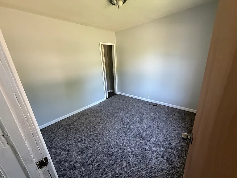 825 Vermilya Ave — Photo 7
