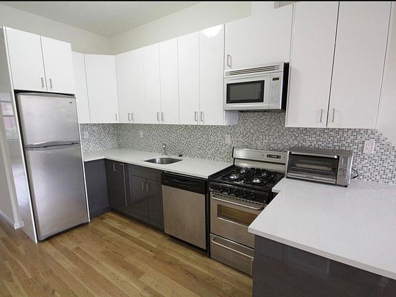 3rd image of 322 W 138th St #3A