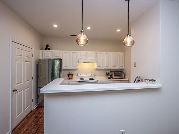 5th image of 1600 Long Grove Dr Unit 828