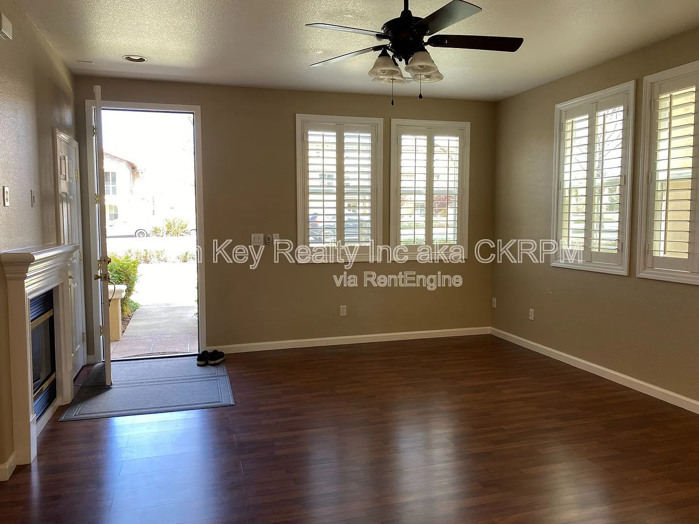 2 bed, 2.5 bath, 1568 sqft, $3,300 — Photo 3