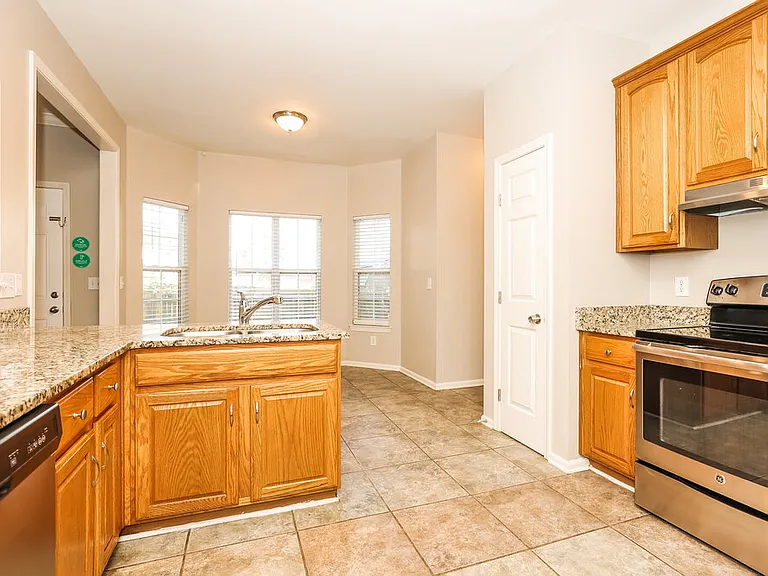 398 Roxie Ct — Photo 7