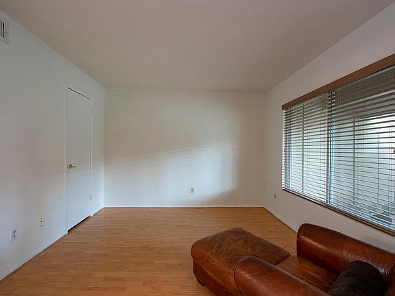 Living/Den area