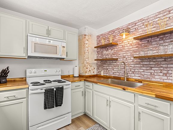 4th image of 206 E Geer St #A