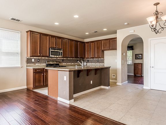 3rd image of 1408 Snapdragon Ln