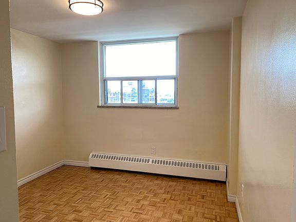 3rd image of 25 Paisley Blvd W #101