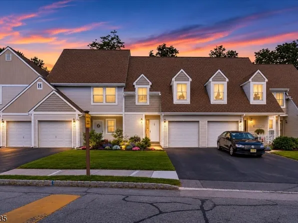 17 Heritage Ln, Hamburg Boro, NJ 07419