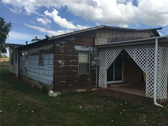 3rd image of 3604 Plum St