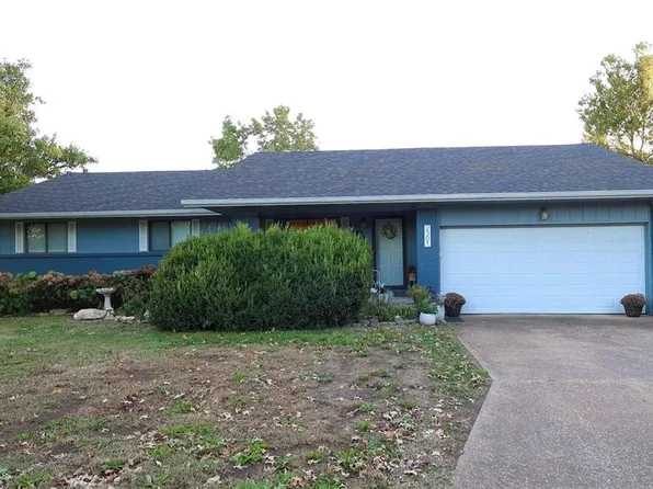 2301 W 3rd Street Ter, Chanute, KS 66720