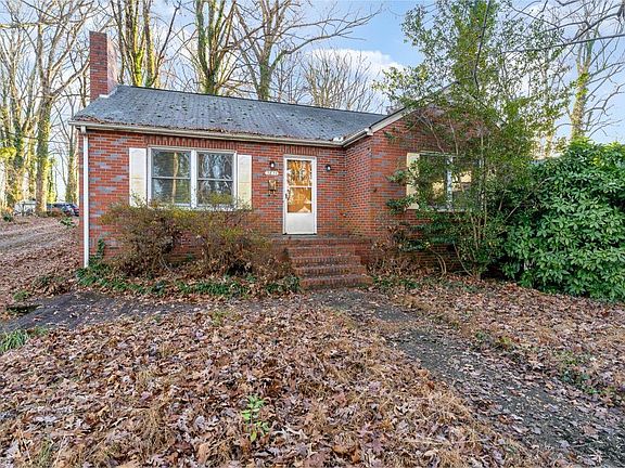 3rd image of 3811 Walker Ave