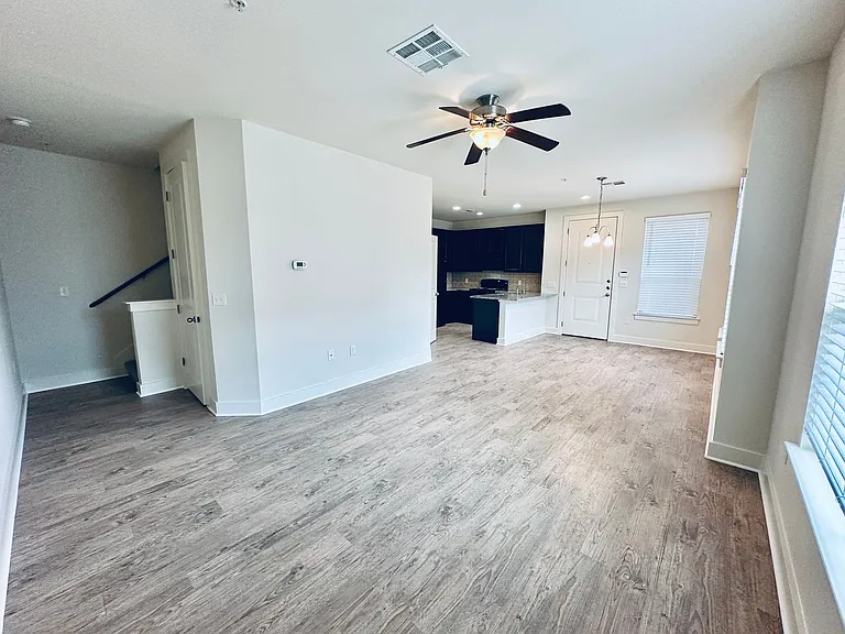 2216 Creekside Ln — Photo 14