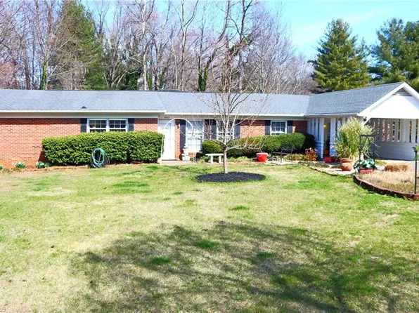 3123 Briarcliffe Rd, Winston Salem, NC 27106