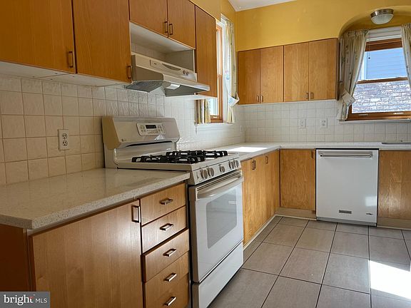 3rd image of 8606 Jefferson St