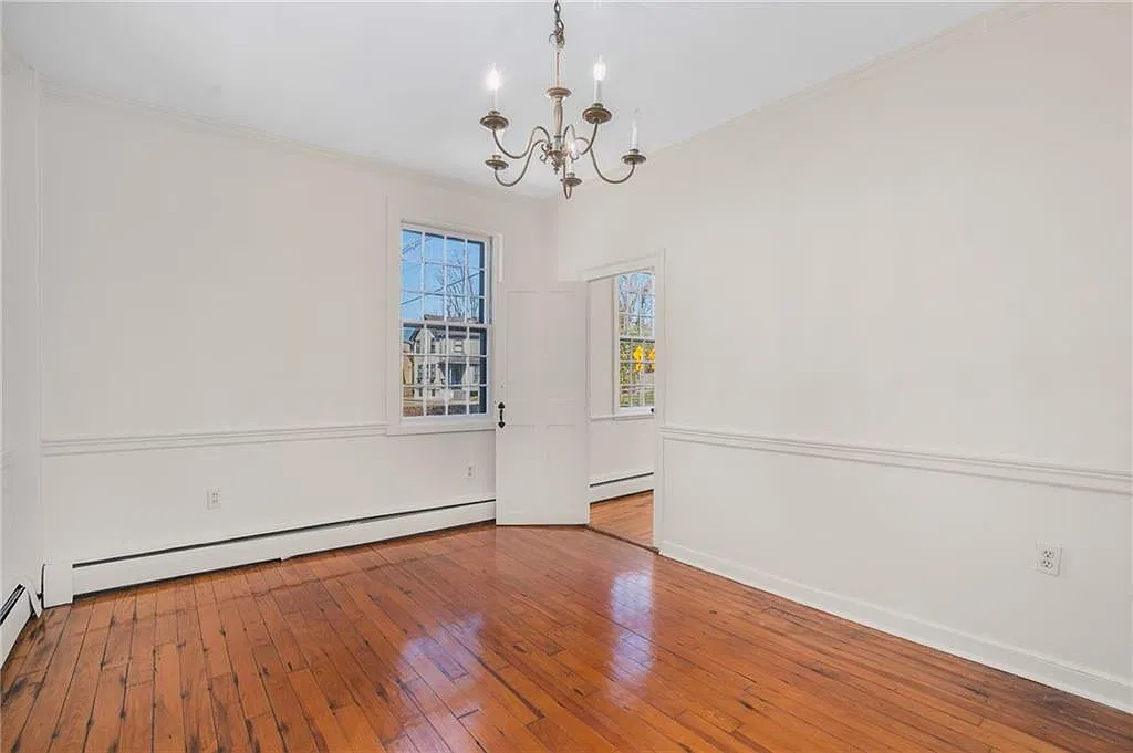 3 bed, 1.5 bath, 1974 sqft, $3,200 — Photo 4