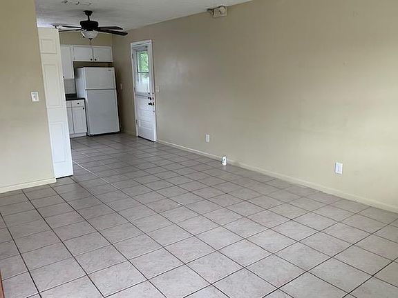 3rd image of 7512 Exter Way #B