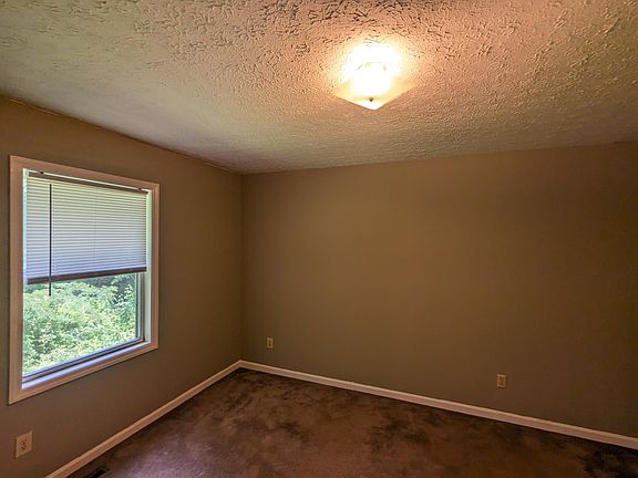 4th image of 809 Royal Dr #C