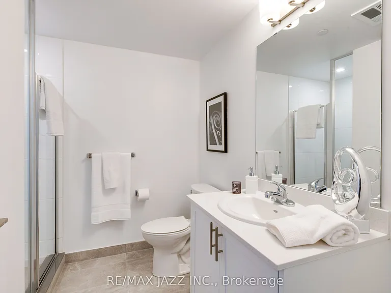 100 Bond St E #1014 — Photo 13