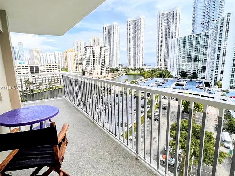 300 Bayview Dr #915 — Photo 10