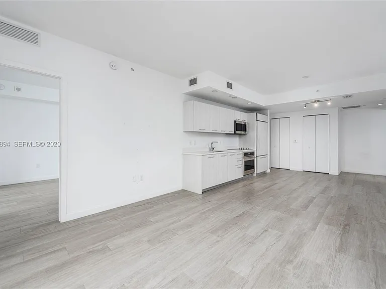 49 SW 9th St #9 — Photo 6