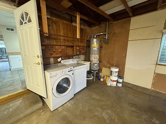 2nd image of 1424 Heckman Way