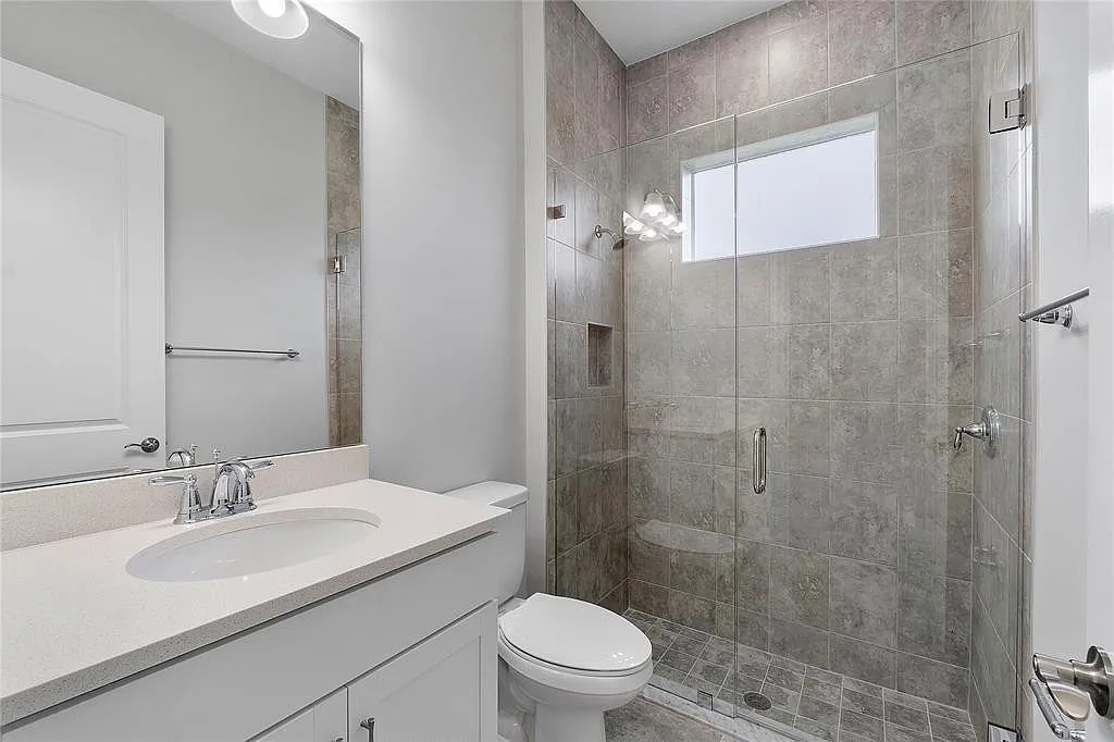 5 bed, 4.5 bath, 3979 sqft, $4,500 — Photo 4