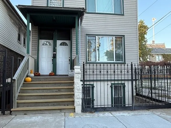 712 W 19th Pl #Basement, Chicago, IL 60616