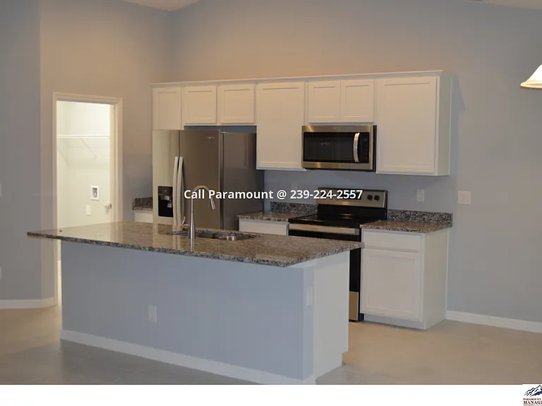 1127 NE 10th St — Photo 3