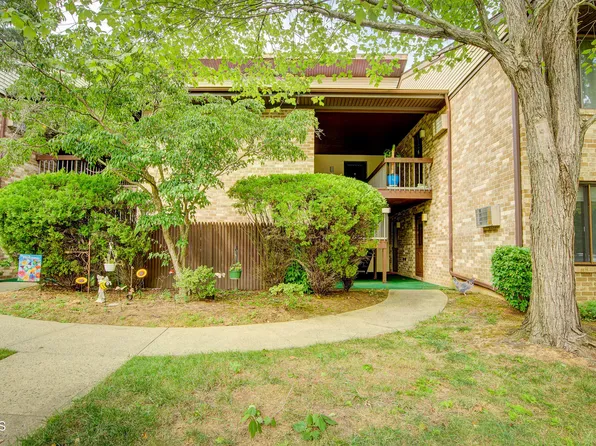 156 Cross Slope Court #E, Manalapan, NJ 07726