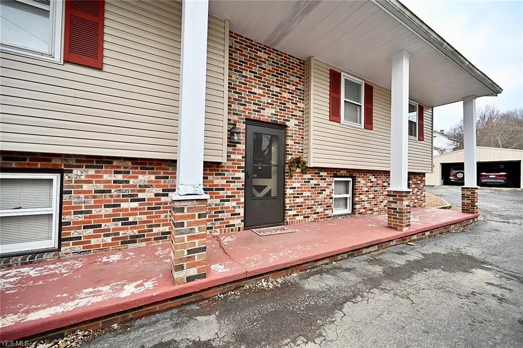 249 Wood St photo 1