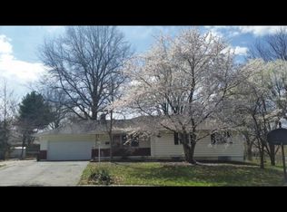 7529 Crescent Dr, Raytown, MO 64138
