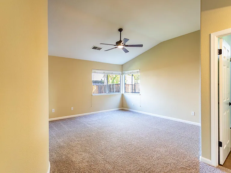 1040 Dellwood Ct — Photo 33