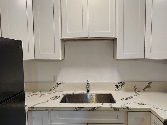 5th image of 400 Raymondale Dr APT 1