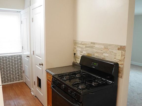 5th image of 305 Dawson Ave APT A