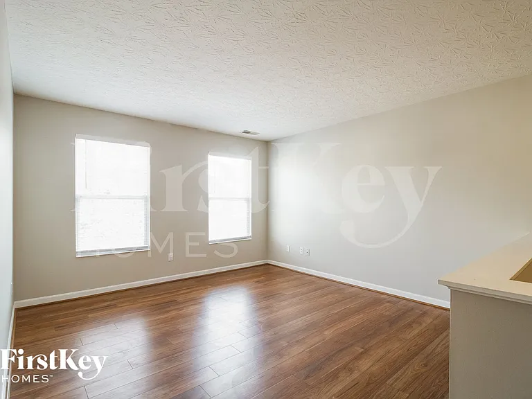 60 Charmalee Dr — Photo 7