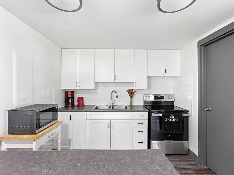100 McFarlane Ave — Photo 29