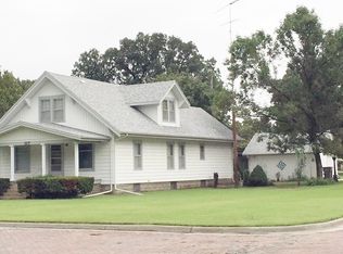 117 W 4th St, Ellinwood, KS 67526