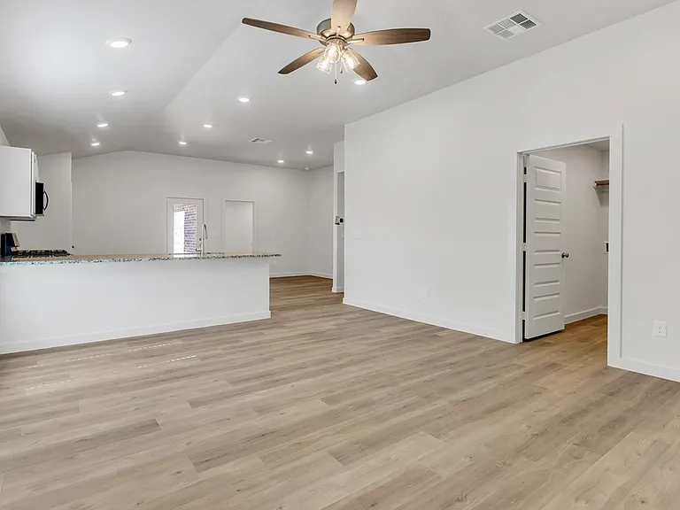 6333 Poppy Dr — Photo 2